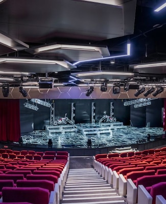 MSC World Europa, World Theatre