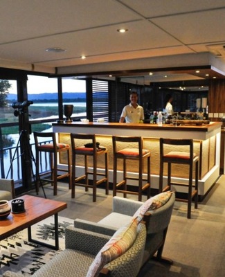 Salon Bar