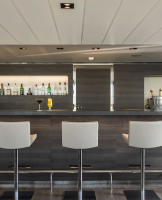 Salon Bar