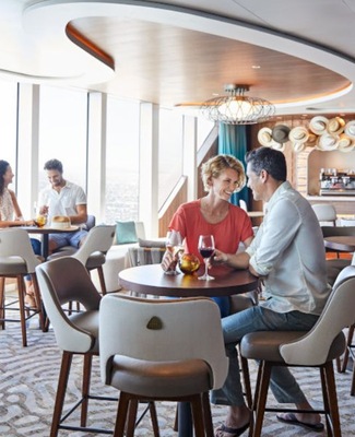 Discovery_Lounge_Bar