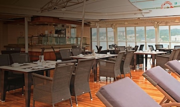 Pool Bar & Grill