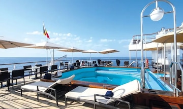 Discover Lounge Bar