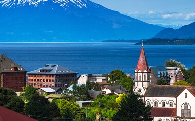 Santiago de Chile, Puerto Varas con Peulla e Isla de Chiloé, Puerto Natales, Torres del Paine y Desierto de Atacama