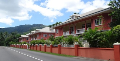 Reef Holiday Apartments