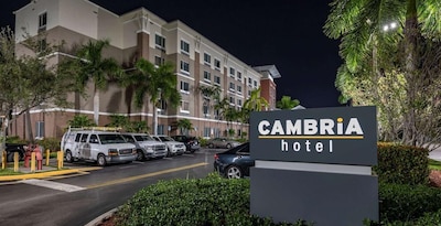 CAMBRiA Fort Lauderdale Airport South & Cruise Port
