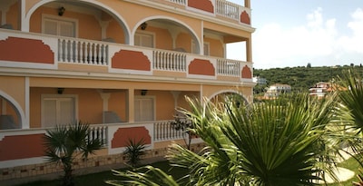 Dinos Hotel