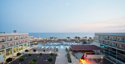 Cabogata Beach Hotel