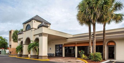 Days Inn & Suites By Wyndham Orlando Airport
