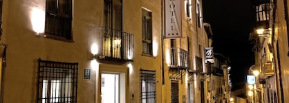 Hotel Leonor De Aquitania