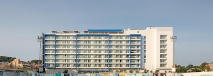 L’Azure Hotel