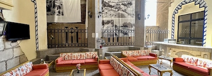 Gaddis Hotel