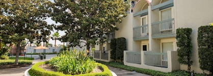 Howard Johnson By Wyndham Anaheim Hotel & Water Playground
