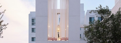 Sandbourne Santa Monica, Autograph Collection