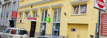 Easy Star Hotel