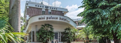Mini Palace Hotel