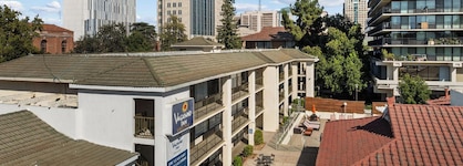 Vagabond Inn Executive Old Town