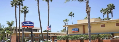 Howard Johnson By Wyndham San Diego Sea World