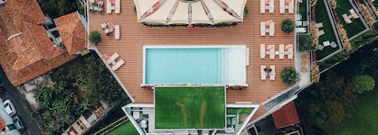 Next Hotel