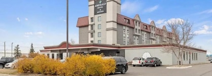 Emerald Hotel & Suites