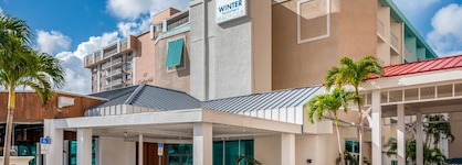 Winter The Dolphin's Beach Club, Ascend Hotel Collection
