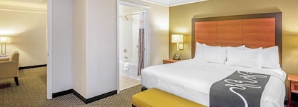 La Quinta Inn & Suites By Wyndham San Antonio Airport