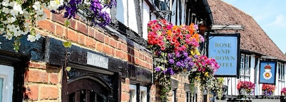 Legacy Rose And Crown Hotel