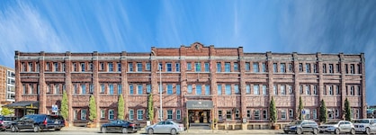 Marqueen Hotel