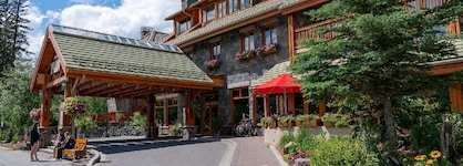 The Fox Hotel And Suites