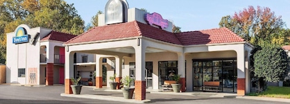 Days Inn By Wyndham Memphis At Graceland