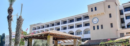 Coral Beach Hotel & Resort