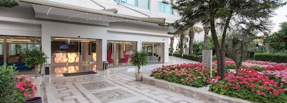 Falcon Hotel