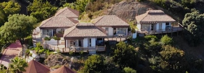 Hotel Selwo Lodge - Animal Park Tickets Included