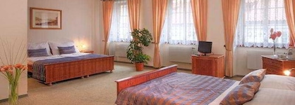 Little Quarter Hostel & Hotel