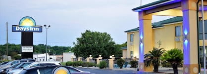 Days Inn By Wyndham Montgomery