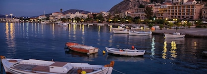 Amphitryon Hotel
