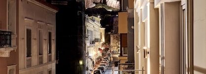 Ava Hotel & Suites
