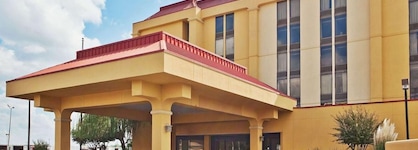 La Quinta Inn & Suites By Wyndham Memphis Airport Graceland