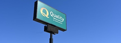 Quality Inn & Suites I-35 Near Att Center