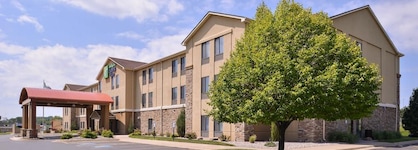 Holiday Inn Express & Suites Topeka West I-70 Wanamaker By Ihg