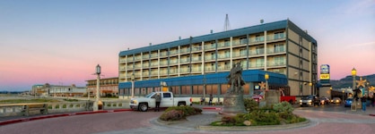 Promenade Inn & Suites Oceanfront