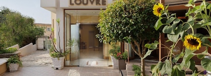 Louvre Hotel
