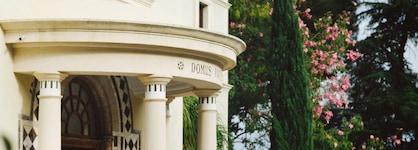 The Ashbee Hotel