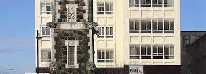 Poplars Apartment