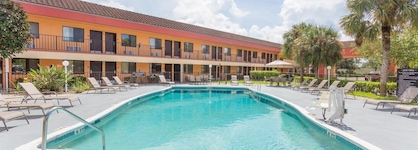 Super 8 By Wyndham Naples