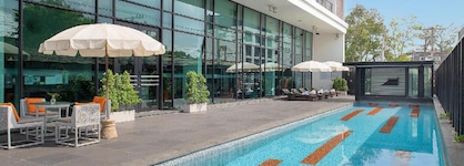 Tsix5 Hotel