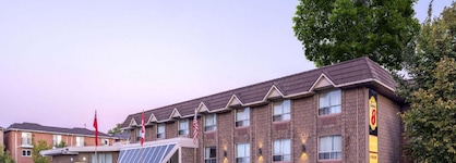 Super 8 By Wyndham Toronto East On