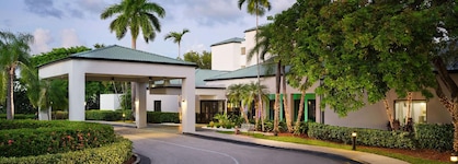 Courtyard By Marriott Miami Airport West Doral
