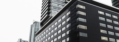 Le Germain Hotel Toronto Maple Leaf Square
