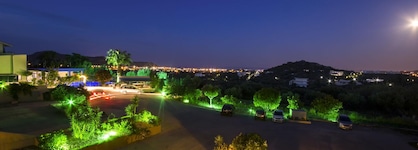 Hillside Studios & Apartments