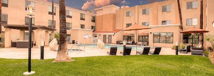 Holiday Inn Express And Suites Carlsbad Beach